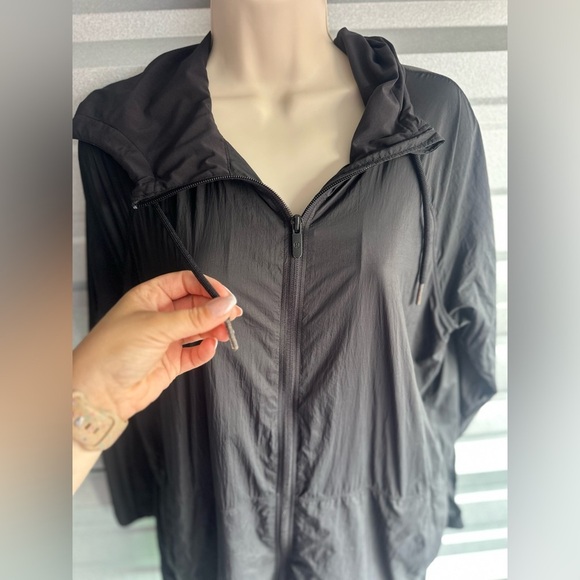 Women’s Lululemon Seek The Sky Water Repellent Jacket Size 8 - Picture 8 of 14